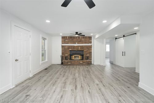 736 N Main St, Almont, MI, 48003-8535 | Card Image