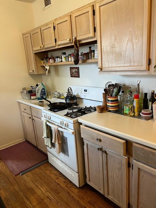 2-3840 Roscoe St, Chicago, IL, 60618-5142 | Card Image