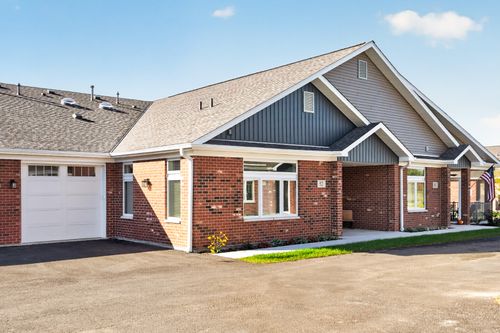 52-52 Kloe Ln, Sycamore, IL, 60178-1064 | Card Image