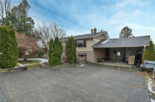 400 Englewood Dr, Port Mcneill, BC, V0N2R0 | Card Image