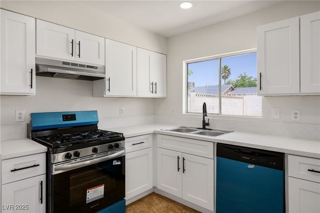 Kitchen | Image 10