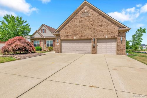27214 Celtic Dr, Flat Rock, MI, 48134-2128 | Card Image