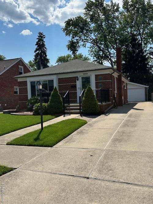 8488 Becker Avenue Avenue, Allen Park, MI, 48101 | Card Image