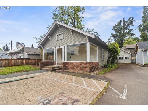 647 N 9th St, Cottage Grove, OR, 97424-1312 | Card Image