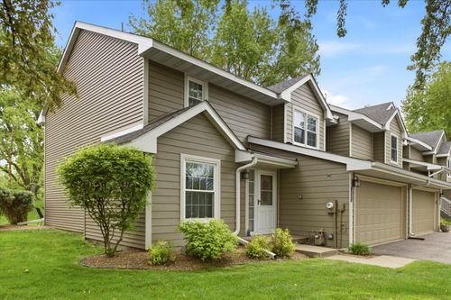 5267 Silver Maple Cir, Minnetonka, MN, 55343-9495 | Card Image