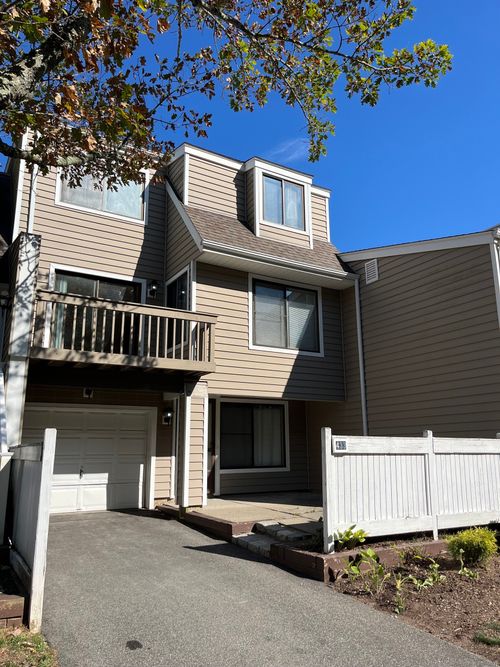 433-433 Thoreau St, Branford, CT, 06405-5845 | Card Image