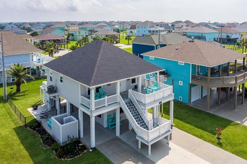 978 Sue, Crystal Beach, TX, 77650-3626 | Card Image