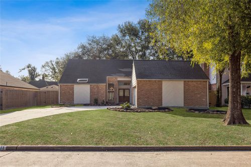 6611 Castle Lane Dr, Houston, TX, 77066-3812 | Card Image