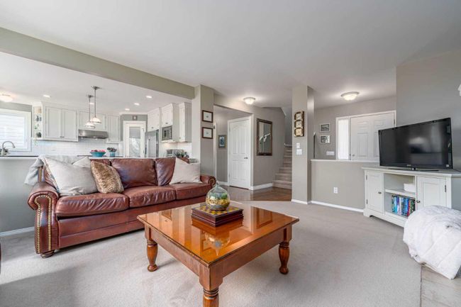 155 Chaparral Common Se, Home with 4 bedrooms, 3 bathrooms and 4 parking in Calgary AB | Image 6