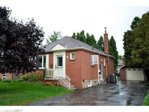 upper-889 Fennell Ave E, Hamilton, ON, L8V1W5 | Card Image