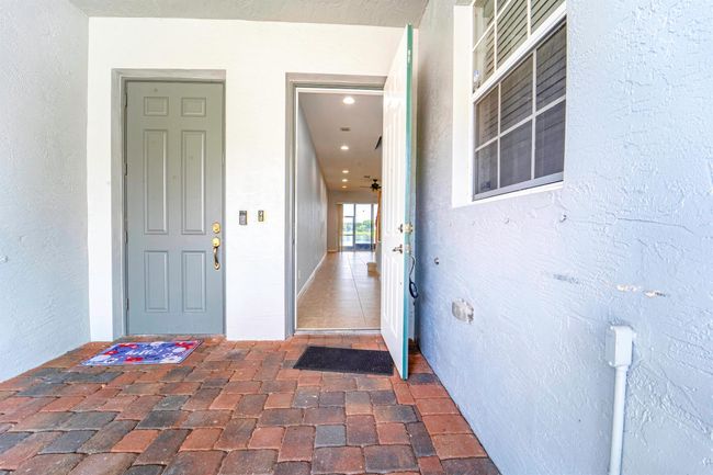 2177 Sw Cape Cod Dr, Condo with 3 bedrooms, 3 bathrooms and null parking in Port St. Lucie FL | Image 4