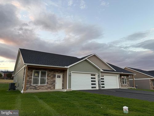 11823 Mystic Rock Ln S, Waynesboro, PA, 17268-8297 | Card Image