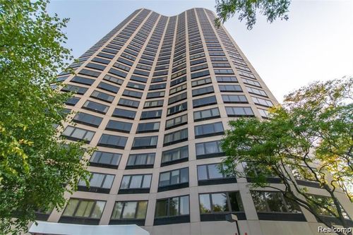 5000 Town Ctr, Southfield, MI, 48075-1110 | Card Image