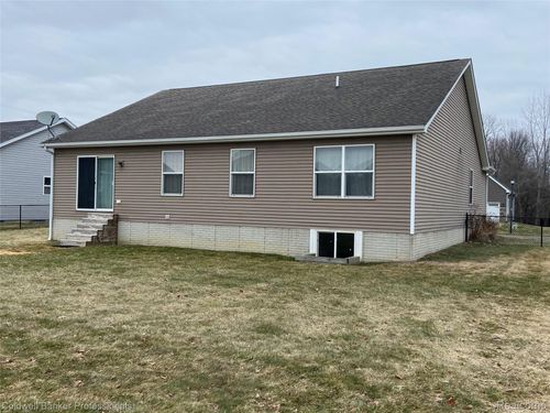 5284 Brookshire Dr, Almont, MI, 48003-8797 | Card Image