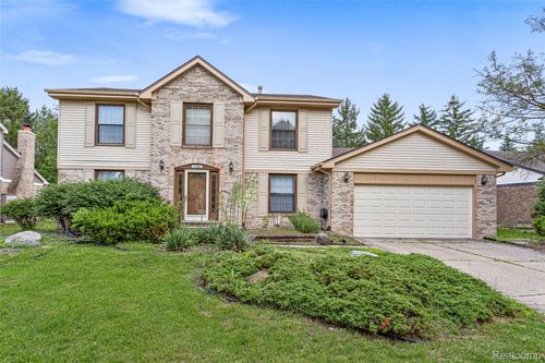 24982 Portsmouth Ave, Novi, MI, 48374-3138 | Card Image