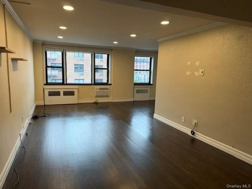 4m-3 Birchwood Ct, Mineola, NY, 11501-4511 | Card Image