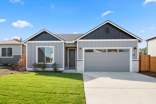 12-142 Valemont Dr, Eagle Point, OR, 97524-8652 | Card Image