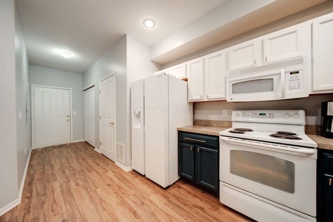 6076 Sowerby Ln, Condo with 2 bedrooms, 2 bathrooms and null parking in Westerville OH | Image 7