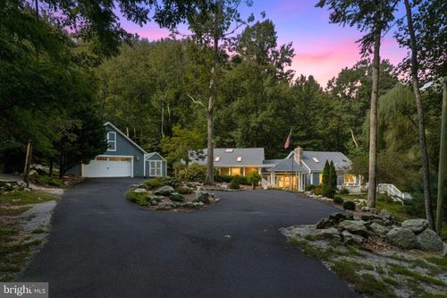 2062 Jewell Hollow Rd, Luray, VA, 22835-5748 | Card Image