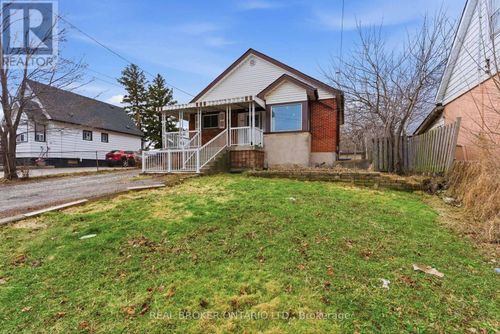 880 Lawrence Rd, Hamilton, ON, L8K2A3 | Card Image