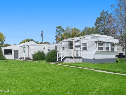 213 Elm Avenue S, Fessenden, ND, 58438 | Card Image