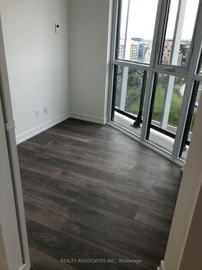 1009 - 30 Ordnance St, Condo with 2 bedrooms, 1 bathrooms and null parking in Toronto ON | Image 6