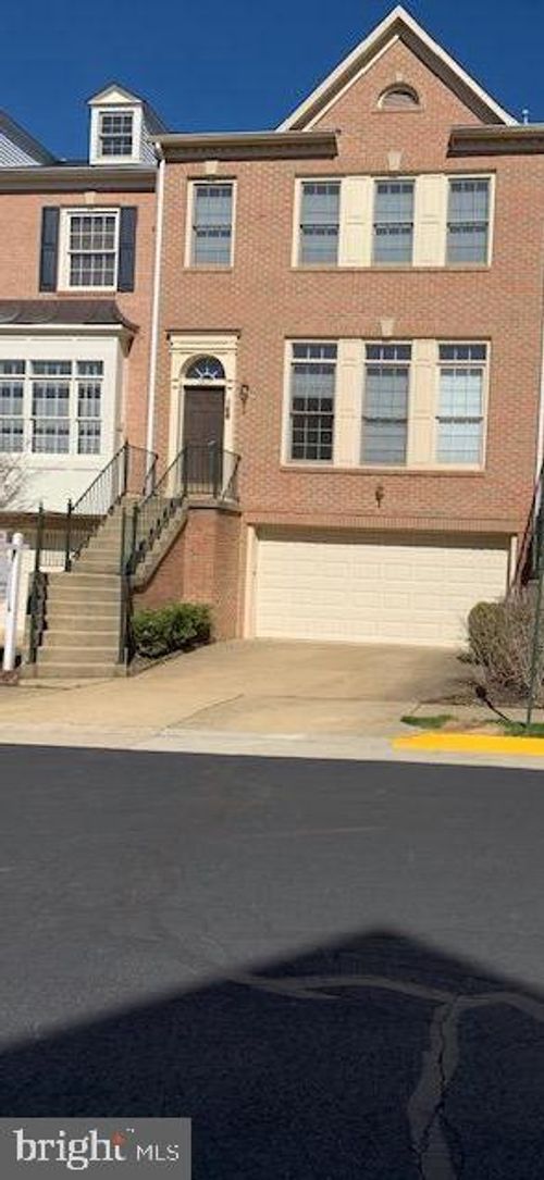 1807 Fawncrest Ct, VIENNA, VA, 22182-2518 | Card Image