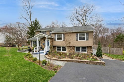 12 Hobe St, West Nyack, NY, 10994-2614 | Card Image
