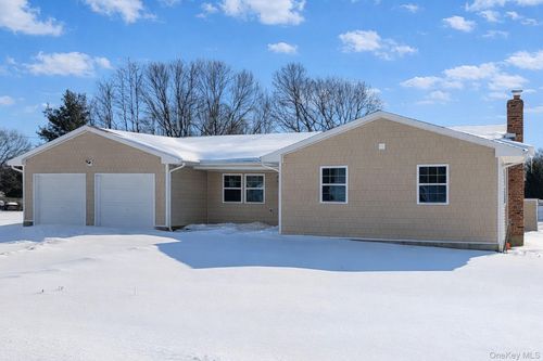 36 Brian St, Holbrook, NY, 11741-1003 | Card Image