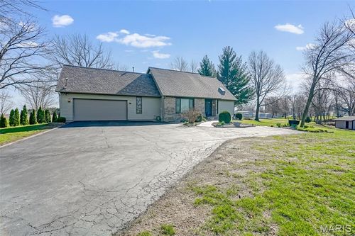 514 N West St, Raymond, IL, 62560-5045 | Card Image