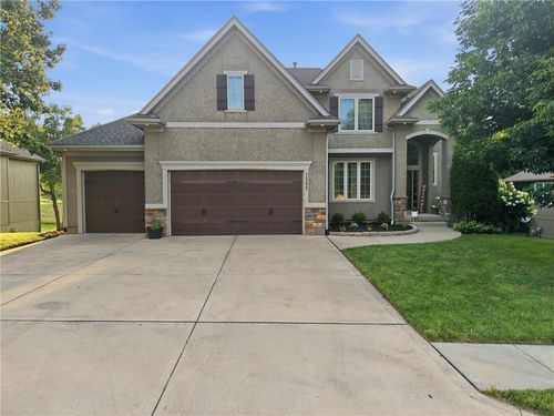 1502 Cross Creek Dr, Raymore, MO, 64083-9687 | Card Image