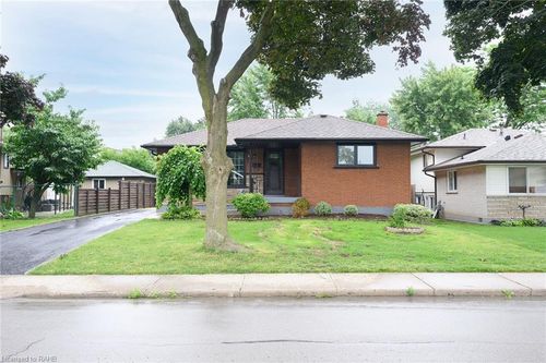 87 Cardinal Dr, Hamilton, ON, L9A4H8 | Card Image