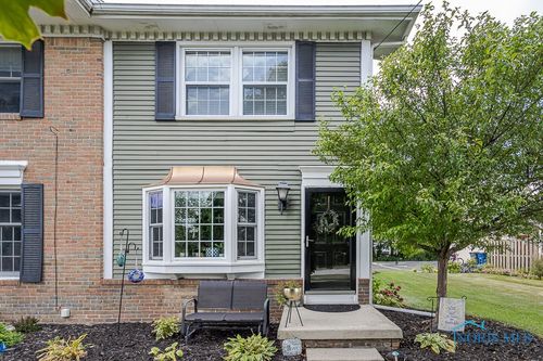 28367 Simmons Rd, Perrysburg, OH, 43551-4157 | Card Image