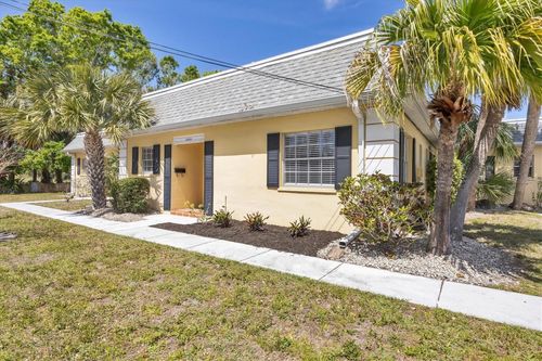2403 Aspinwall St, SARASOTA, FL, 34237-5108 | Card Image
