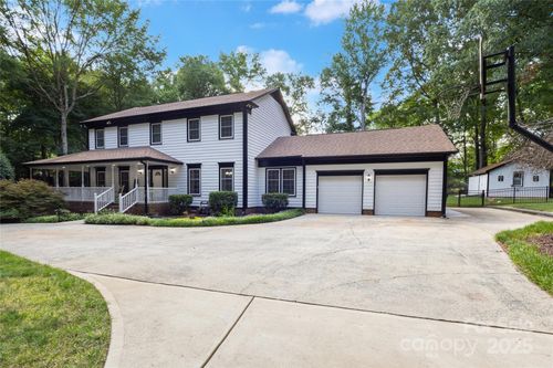 10700 Chestnut Hill Dr, Matthews, NC, 28105-7600 | Card Image