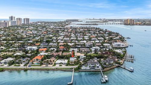 1031 Pine Point Rd, Riviera Beach, FL, 33404-2750 | Card Image