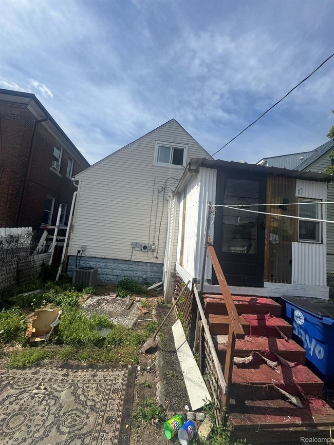 2340 Commor St, Home with 0 bedrooms, 2 bathrooms and null parking in Hamtramck MI | Image 14