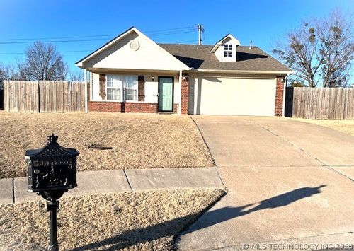 1105 Se 22nd St, Pryor, OK, 74361-8847 | Card Image