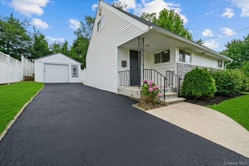 40 Newkirk Rd, Yonkers, NY, 10710-3518 | Card Image