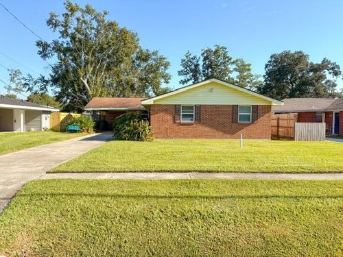 352 Cumberland Dr, Slidell, LA, 70458-5214 | Card Image