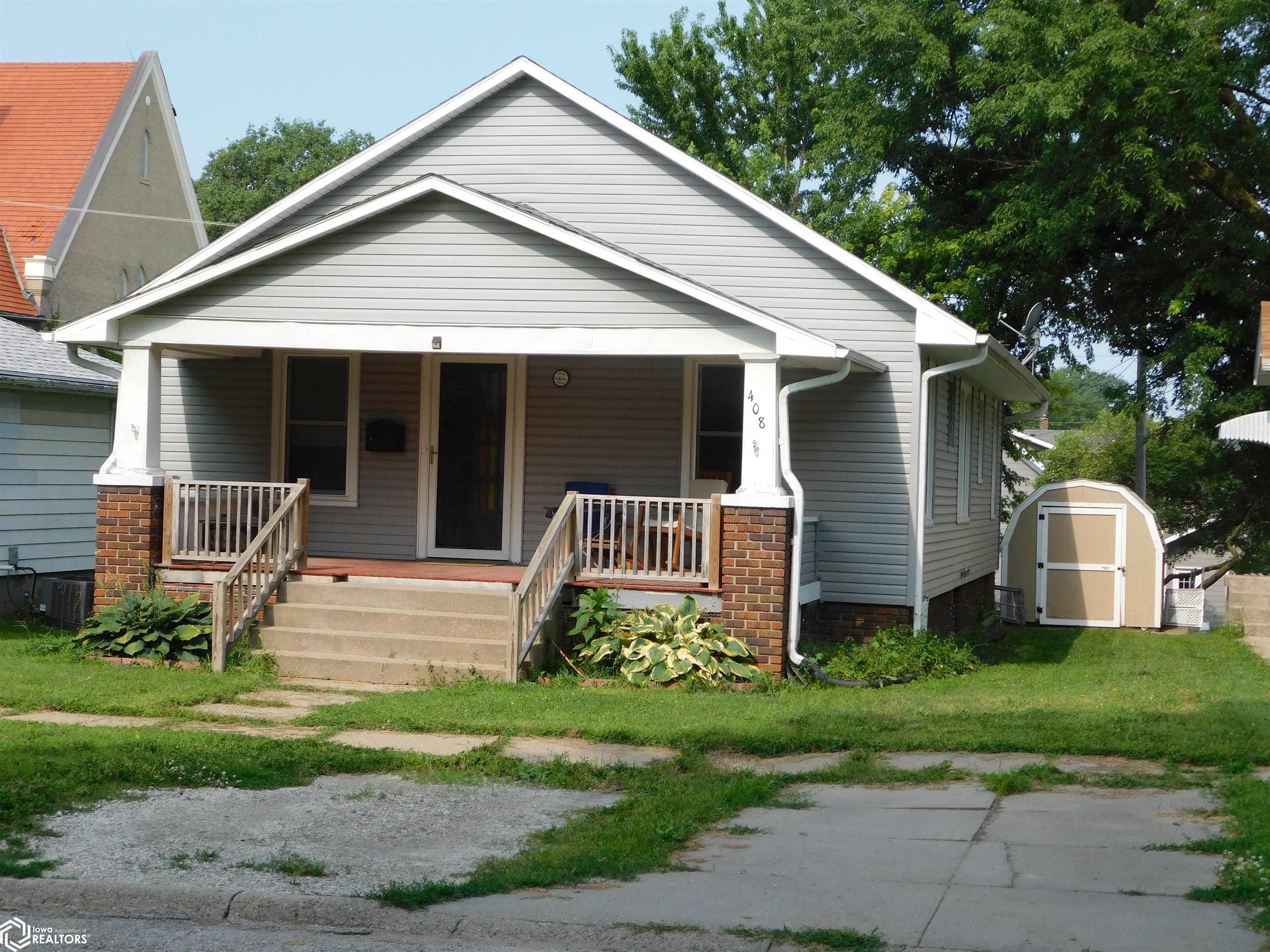 Pine St, Creston, IA 50801
