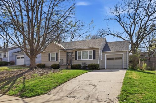 7824 Juniper Dr, Prairie Village, KS, 66208-4429 | Card Image