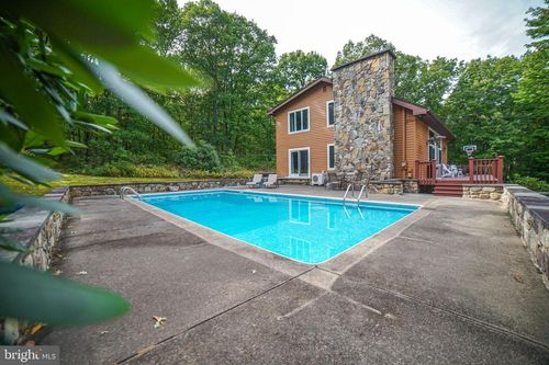 109 Alex Rd, Lords Valley, PA, 18428-6119 | Card Image