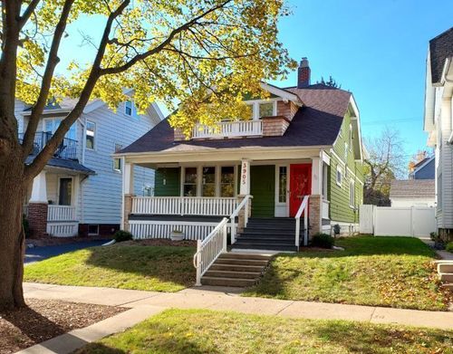 3905 N Farwell Avenue, Shorewood, WI, 53211 | Card Image