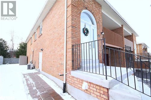 36 Porritt St, Barrie, ON, L4N6Y3 | Card Image