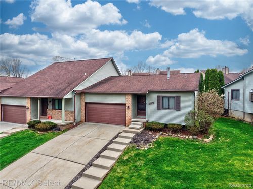 580 Oakbrook Cir, Flushing, MI, 48433-1704 | Card Image