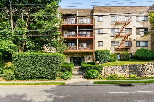 3p-2221 Palmer Ave, New Rochelle, NY, 10801-3065 | Card Image