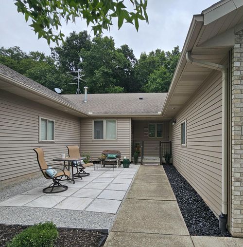 8094 Mistyview Dr Sw, Byron Center, MI, 49315-8016 | Card Image