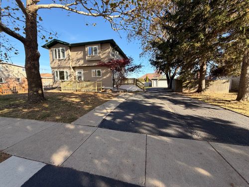 8325 Melvina Ave, Burbank, IL, 60459-2433 | Card Image