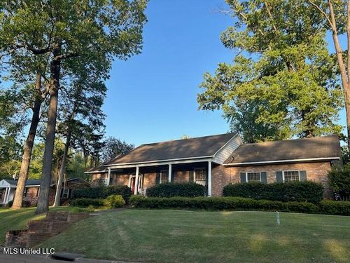 21 Oakhurst Dr, Natchez, MS, 39120-3705 | Card Image